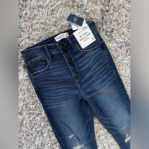 NEW WITH TAGS - abercrombie & fitch super skinny ankle high rise jean 2/26 long